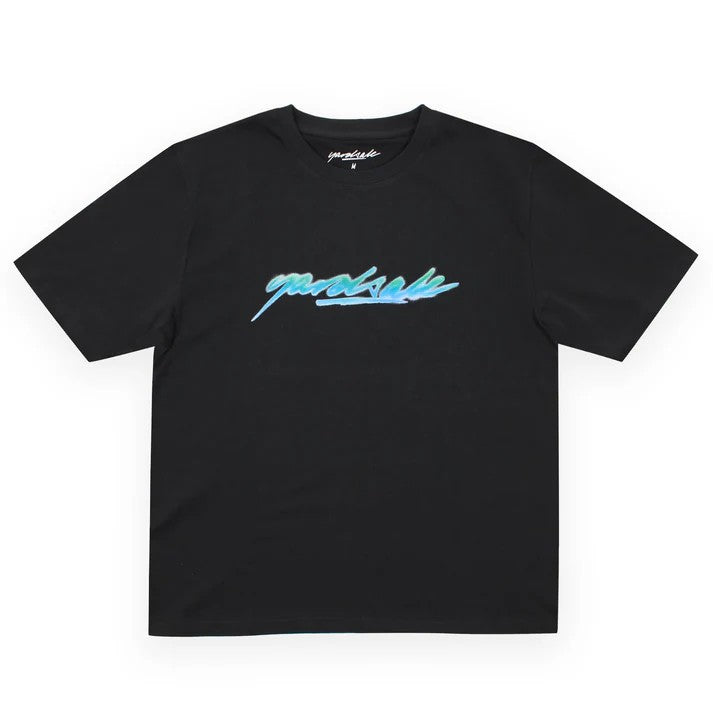 YARDSALE SCRIPT SPRAY TEE BLACK